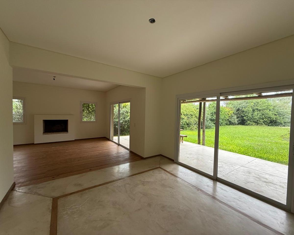 Foto de Casa en Venta 4 dormitorios + Playroom mas estudio Saint Matthew's APTO, imagen 5