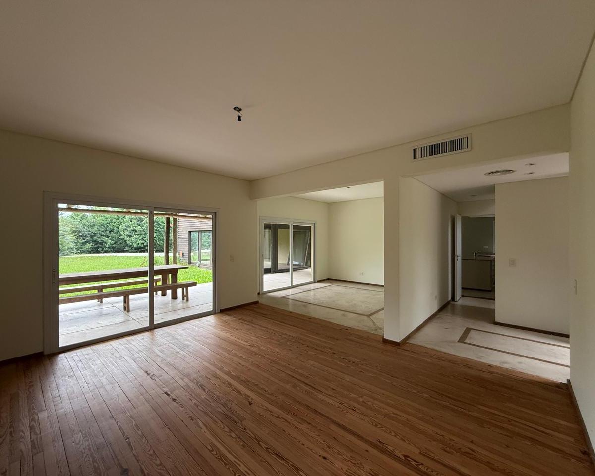 Casa en Venta 4 dormitorios + Playroom mas estudio Saint Matthew's APTO CREDITO