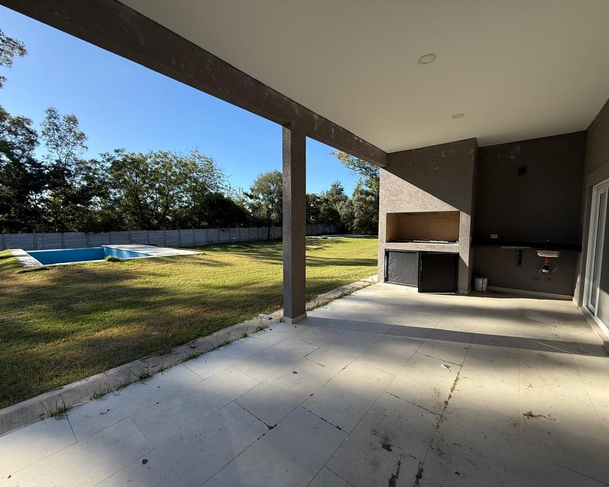 Casa en  Venta 4 dormitorios Casuarinas Pilar APTO CREDITO