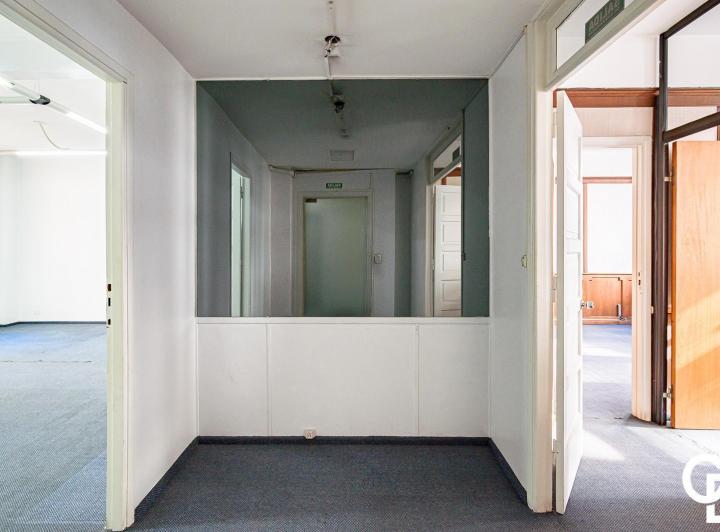 Venta Oficina en Microcentro: Estilo Clásico y Ubicación Inmejorable para Coworking 1