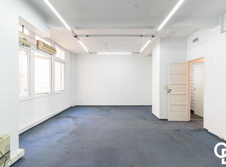 Venta Oficina en Microcentro: Estilo Clásico y Ubicación Inmejorable para Coworking 5