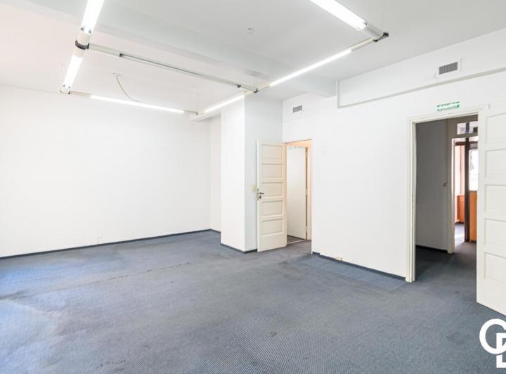 Venta Oficina en Microcentro: Estilo Clásico y Ubicación Inmejorable para Coworking 3