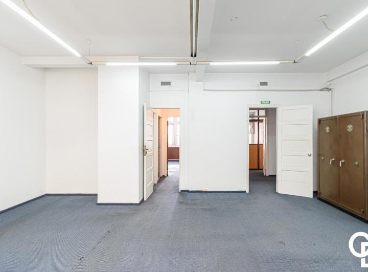 Venta Oficina en Microcentro: Estilo Clásico y Ubicación Inmejorable para Coworking 4