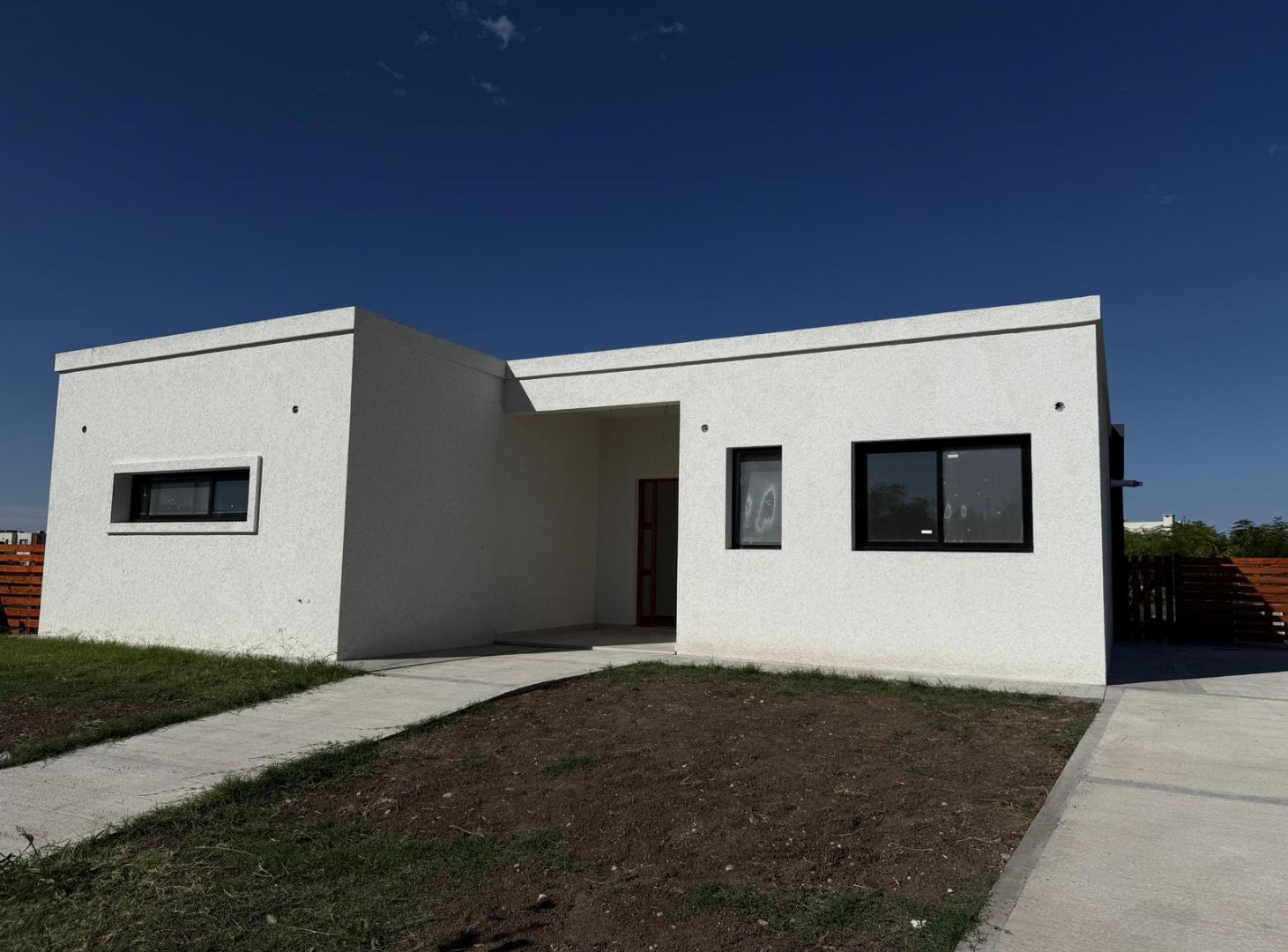 Casa en Venta 3 dorm mas escritorio Santa Elisa Pilar del Este