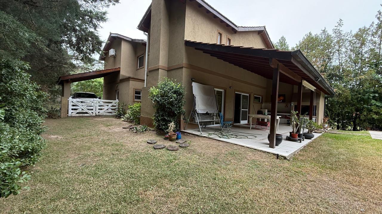 Casa en Venta 4 dorm Country La Delfina Pilar