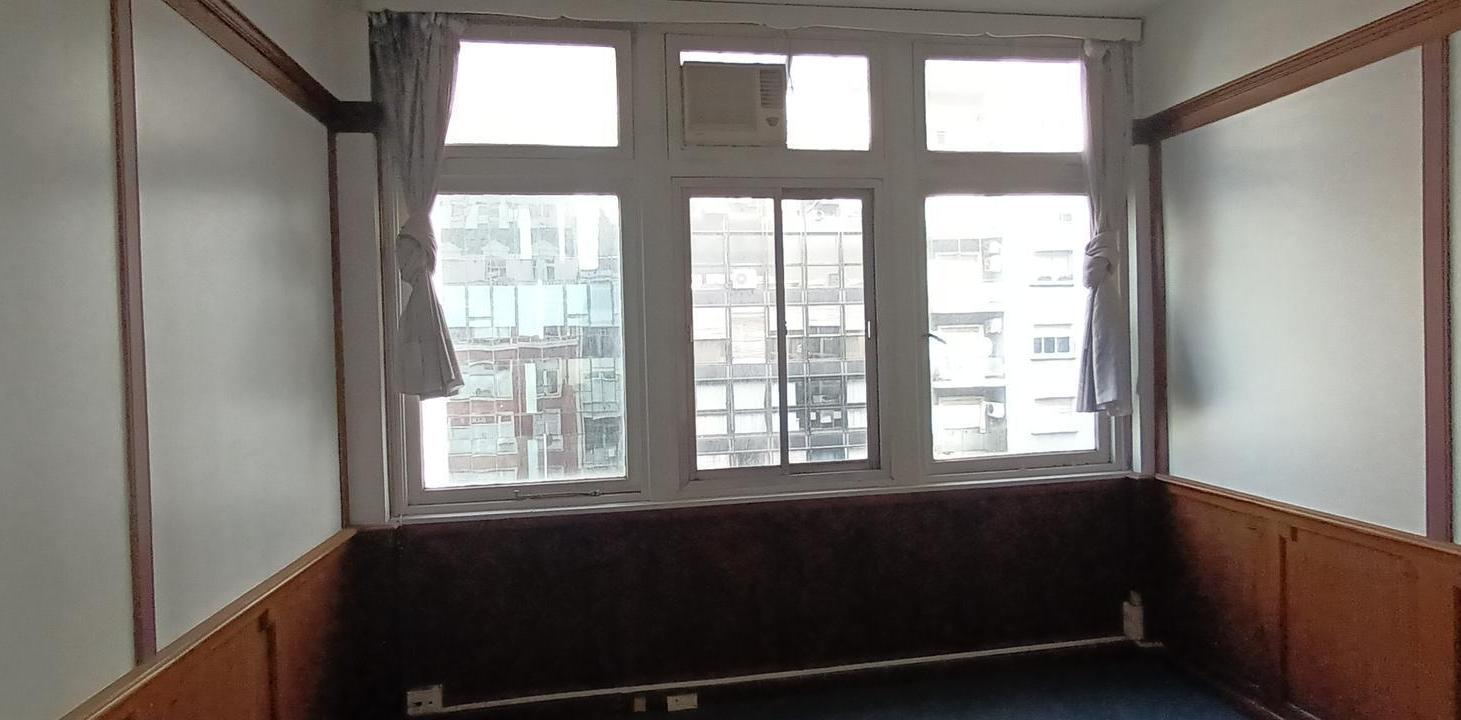 Foto de Venta Oficina en Av Córdoba 600: Estilo Clásico y Ubicación, imagen 2