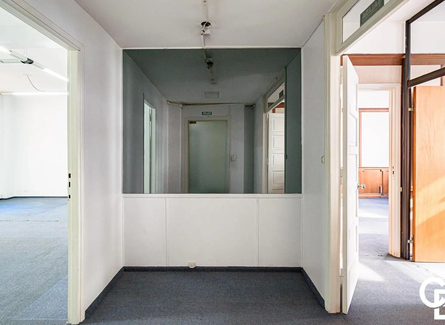 Venta Oficina en Av Córdoba 600: Estilo Clásico y Ubicación 3