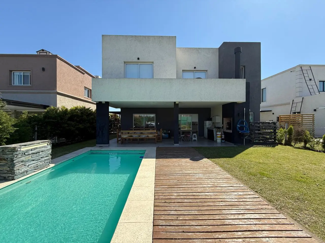 Casa en Venta 5 dormitorios Santa Emilia Pilar del Este 3
