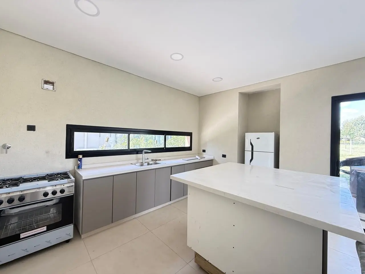 Casa en Venta 4 dorm Barrio Santo Tomas Pilar 3
