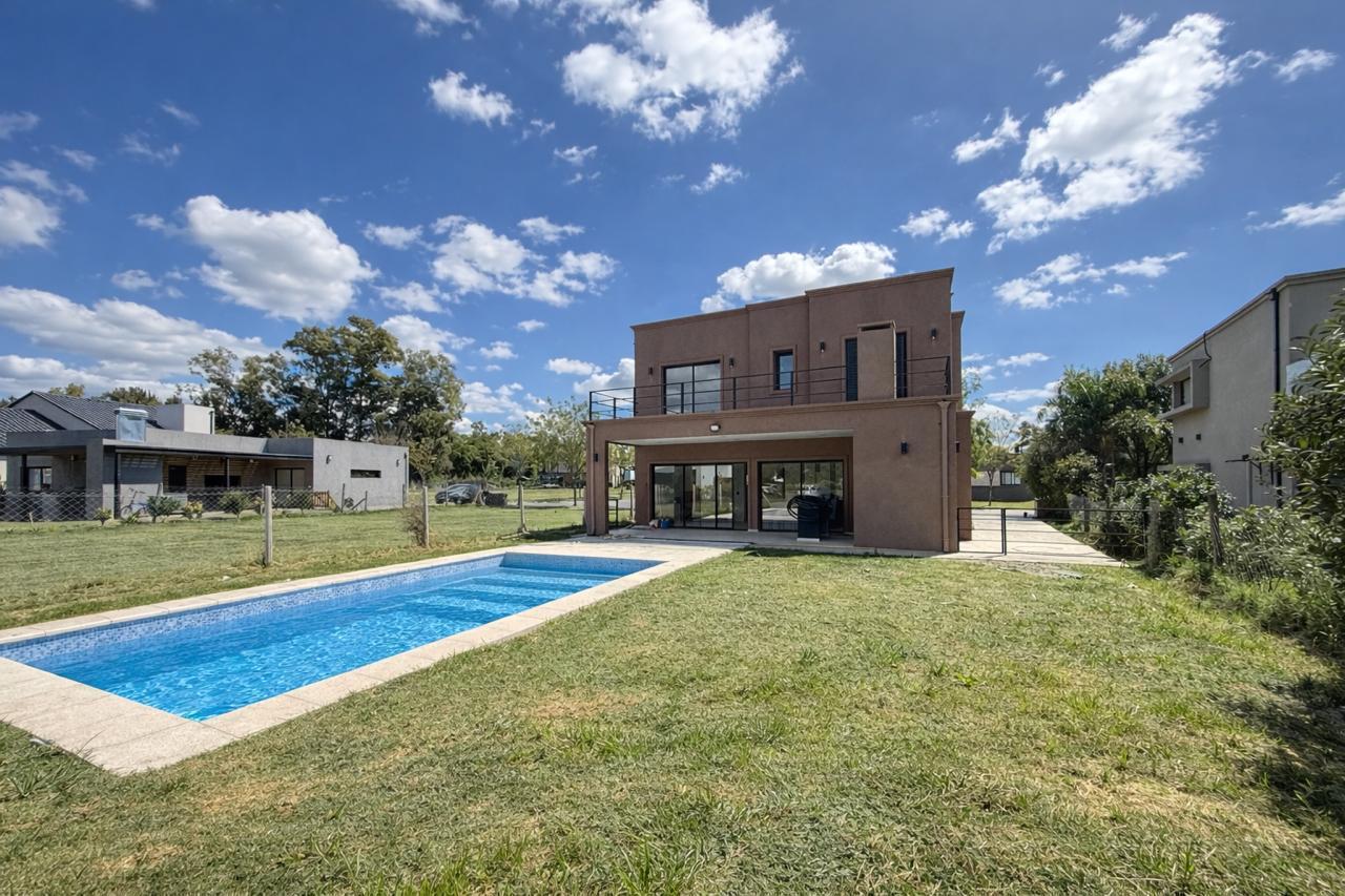 Casa en Venta 4 dorm Barrio Santo Tomas Pilar