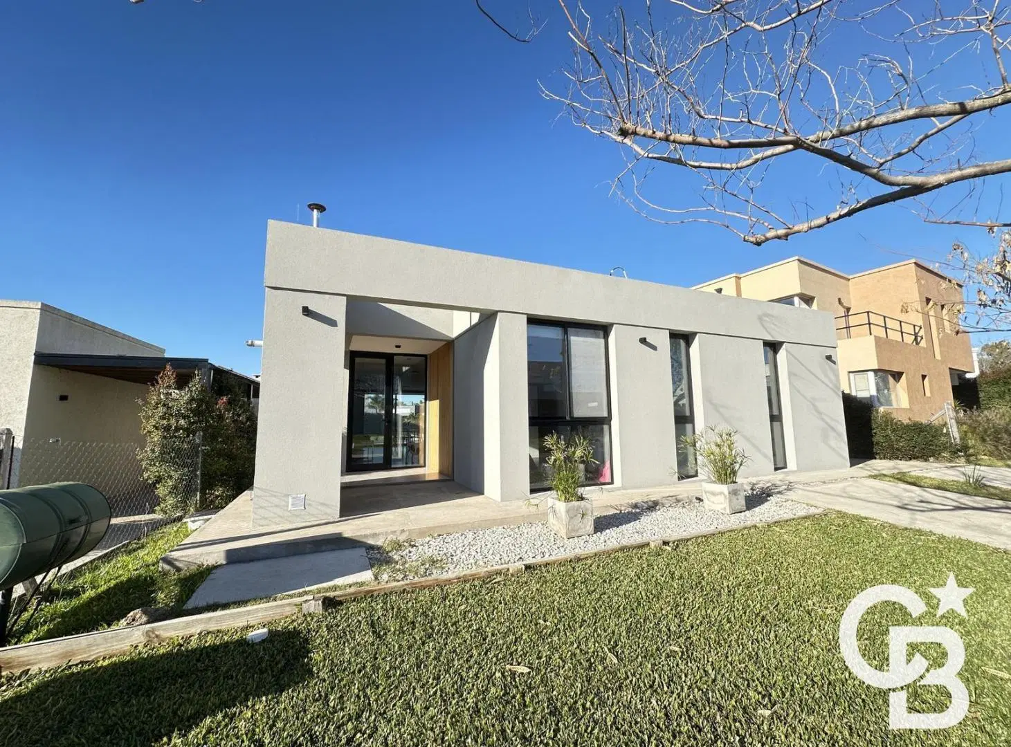 Casa en venta 2 dorm c/ Pileta - Santa Elena, Pilar del Este 2