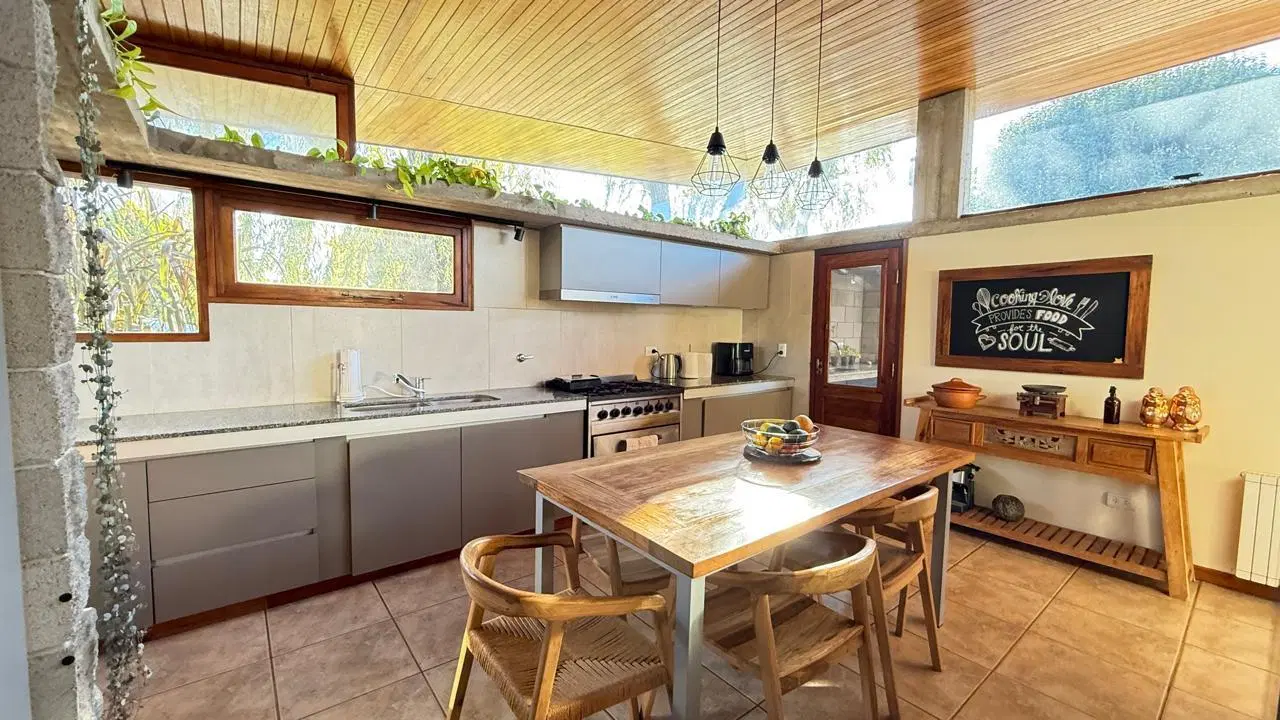 Casa en venta de 3 dorm + estudio en Campo Grande 5
