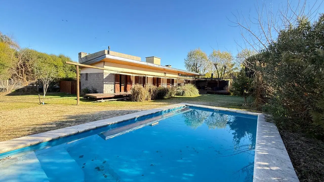 Casa en venta de 3 dorm + estudio en Campo Grande 3