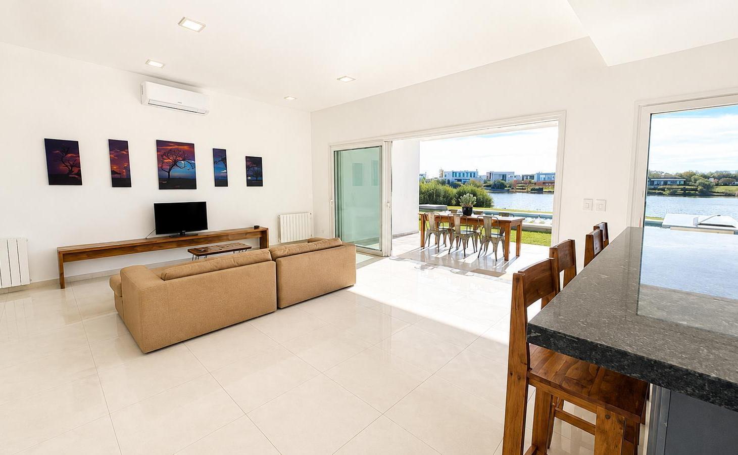 Foto de Casa en Venta 3 dorm Escritorio San Sebastian Area 8 a laguna, imagen 2
