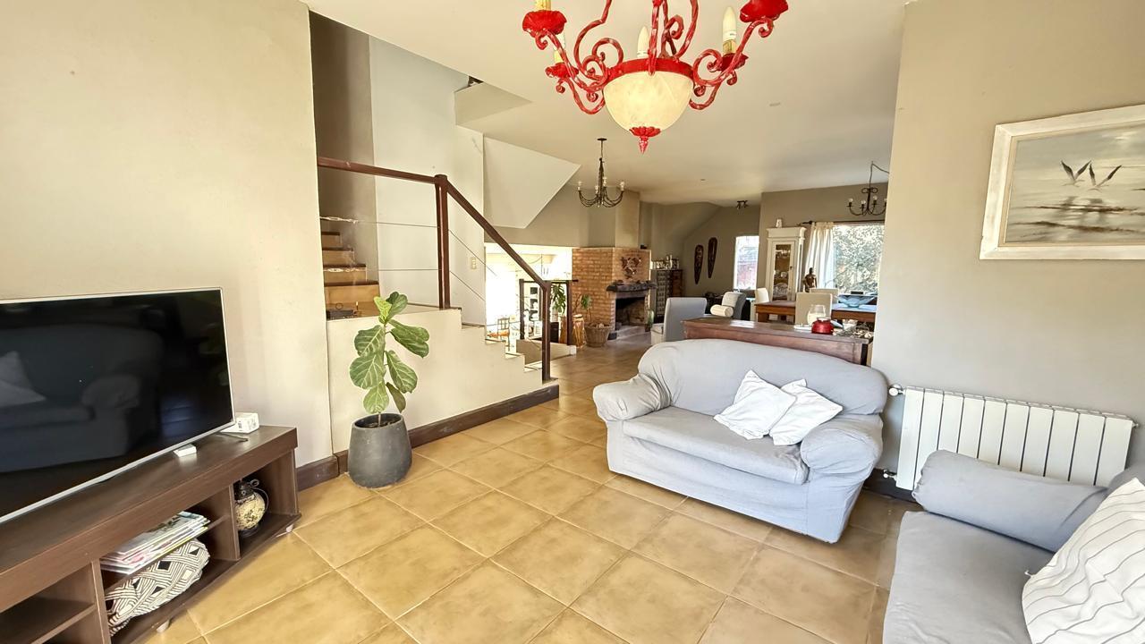 Foto de Casa en venta 5 dorm Playroom Escritorio Country Los Cardales APTO, imagen 3