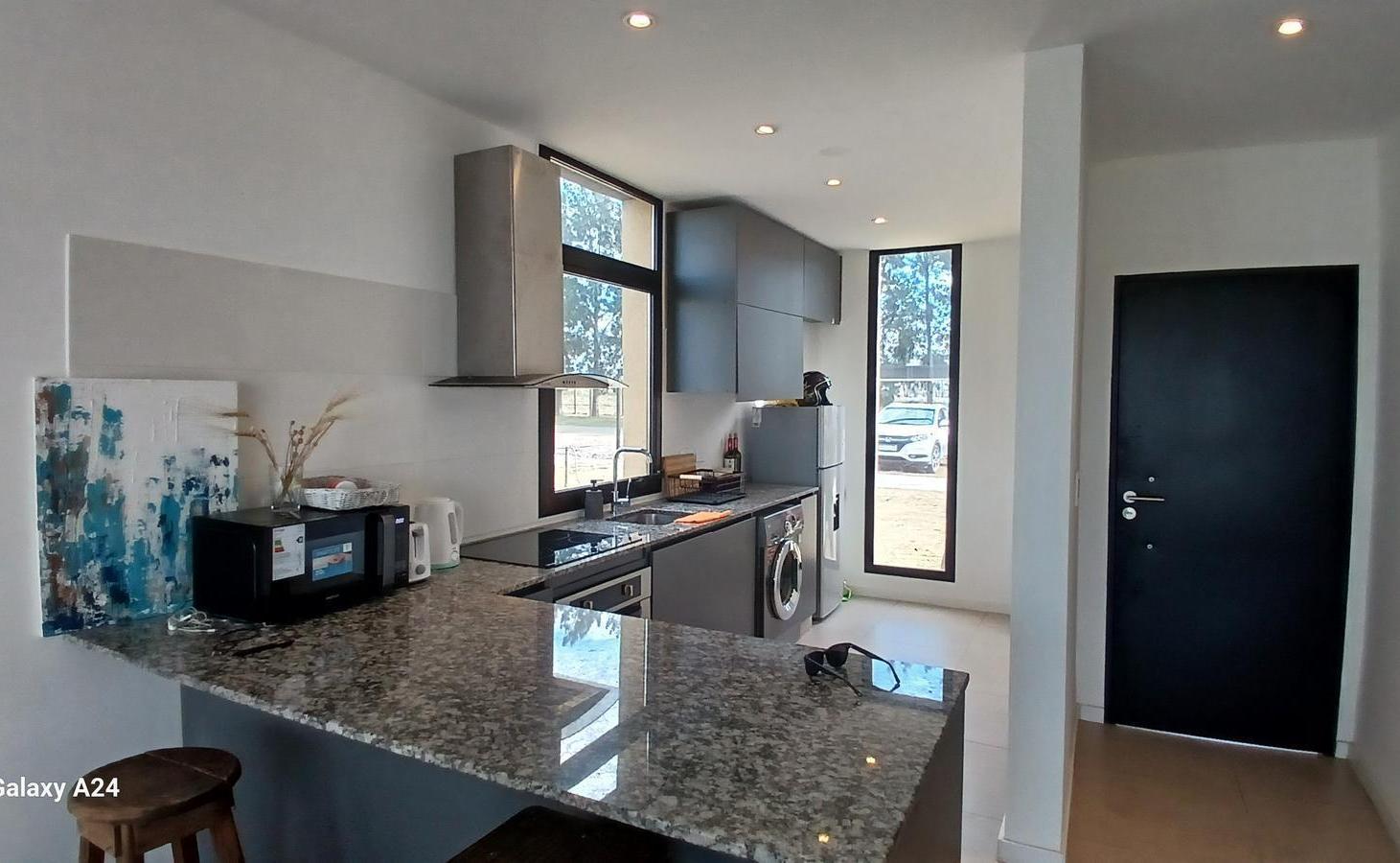 Foto de Alquiler 3 Amb PB Amoblado - Suite, Galería c/ Parrilla, Jardín y Vista, imagen 4