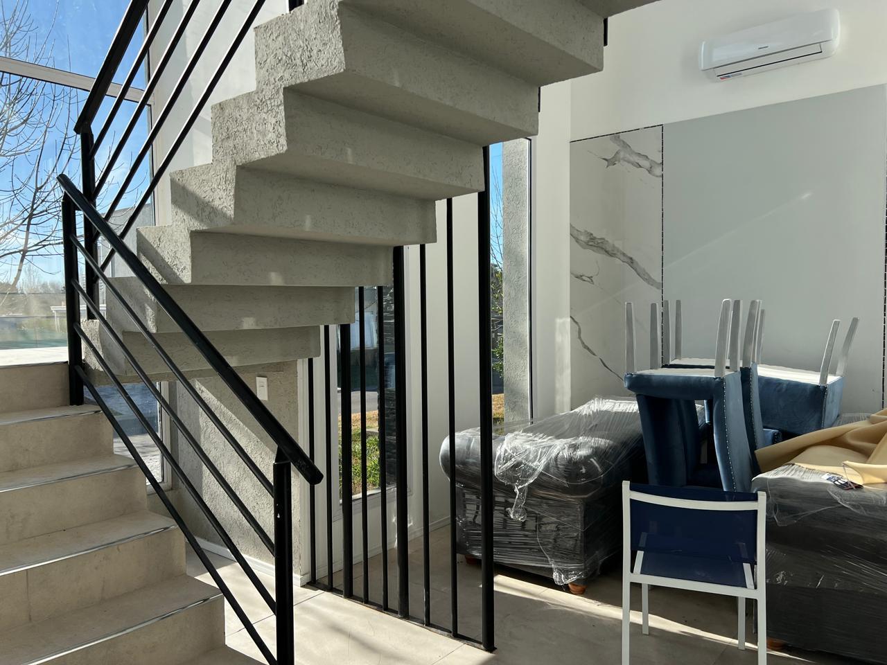 Foto de Casa en Venta 4 dormitorios Barrio Santa Guadalupe Financia, imagen 4
