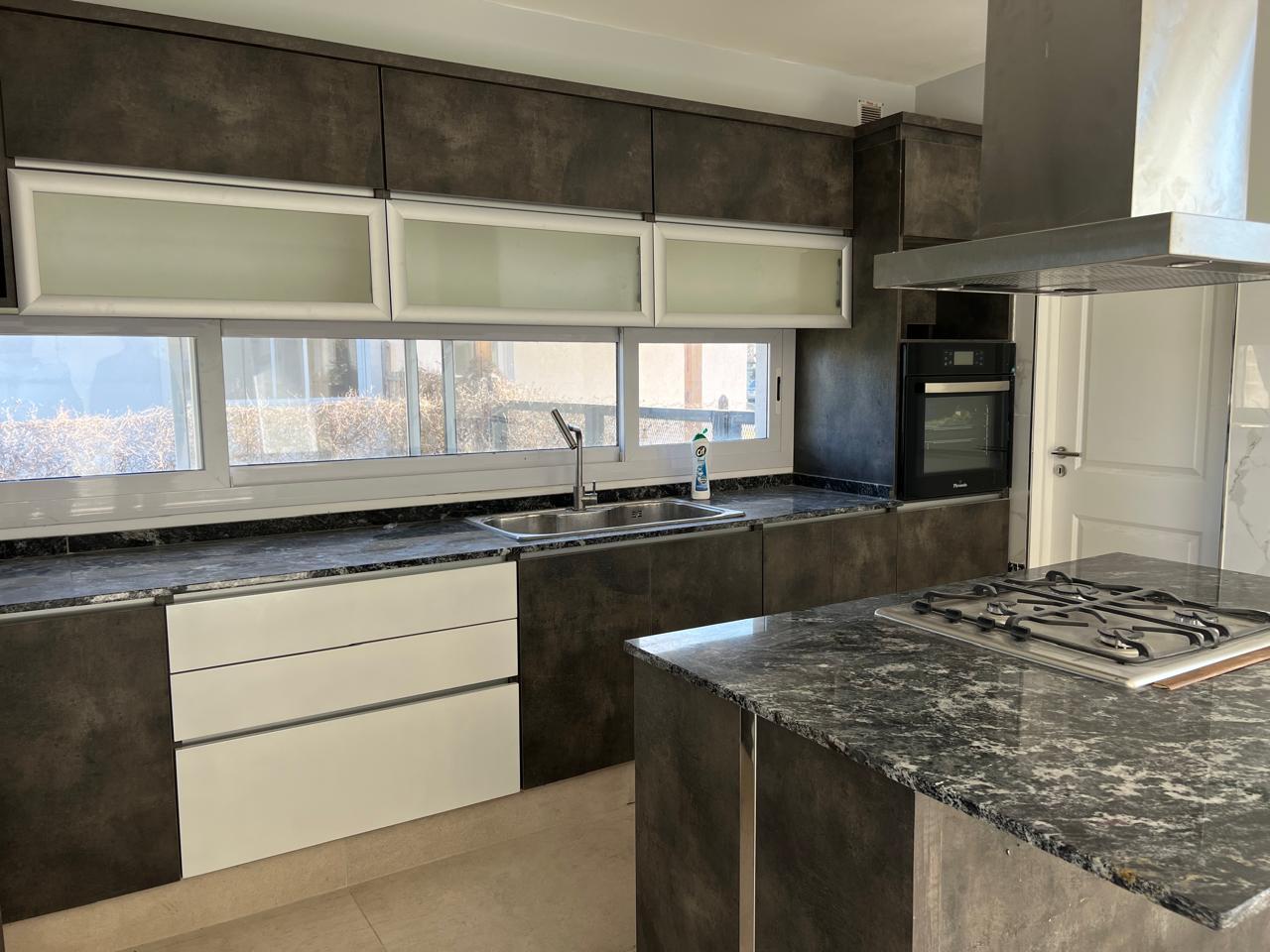 Foto de Casa en Venta 4 dormitorios Barrio Santa Guadalupe Financia, imagen 3