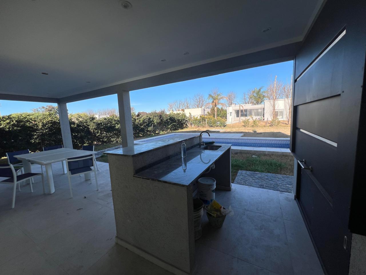 Foto de Casa en Venta 4 dormitorios Barrio Santa Guadalupe Financia, imagen 5