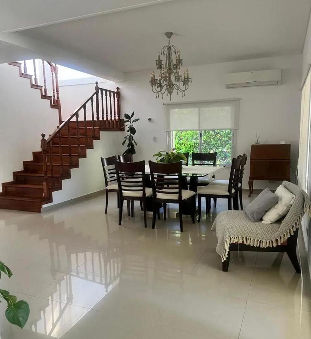 Foto de Casa en Venta 4 dorm Haras Santa Maria Escobar, imagen 2