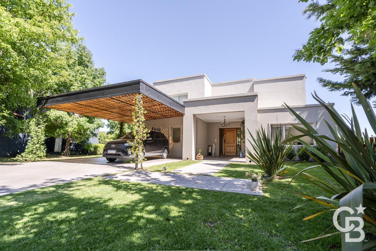 Foto de Casa en venta. Estancias del Pilar, Champagnat. 4 dorm. Suite en PB y, imagen 2