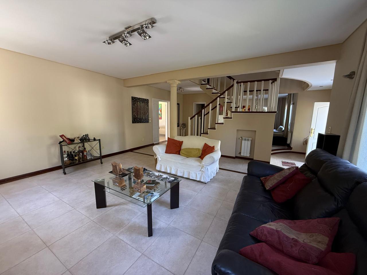 Foto de Casa en Venta 4 dormitorios + Playroom + Estudio. Barrio, imagen 5
