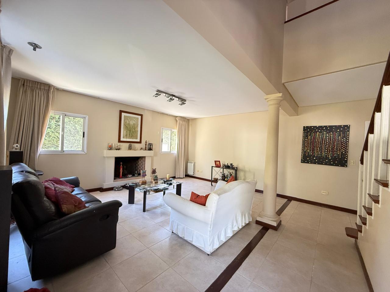 Foto de Casa en Venta 4 dormitorios + Playroom + Estudio. Barrio, imagen 3