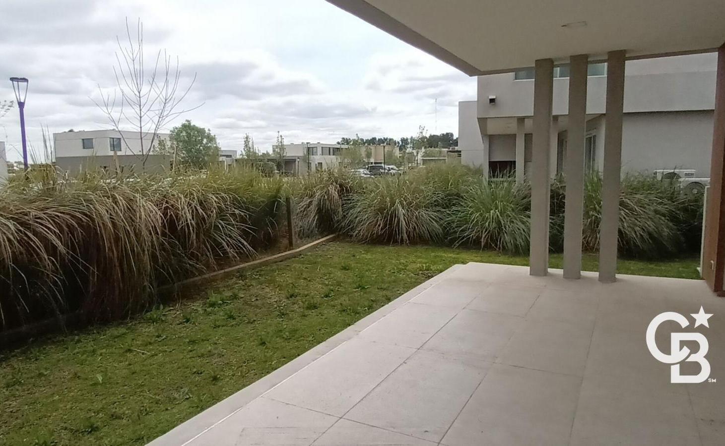Foto de Departamento 2 amb. Planta Baja con jardin. Townhouse. Pilara, imagen 4