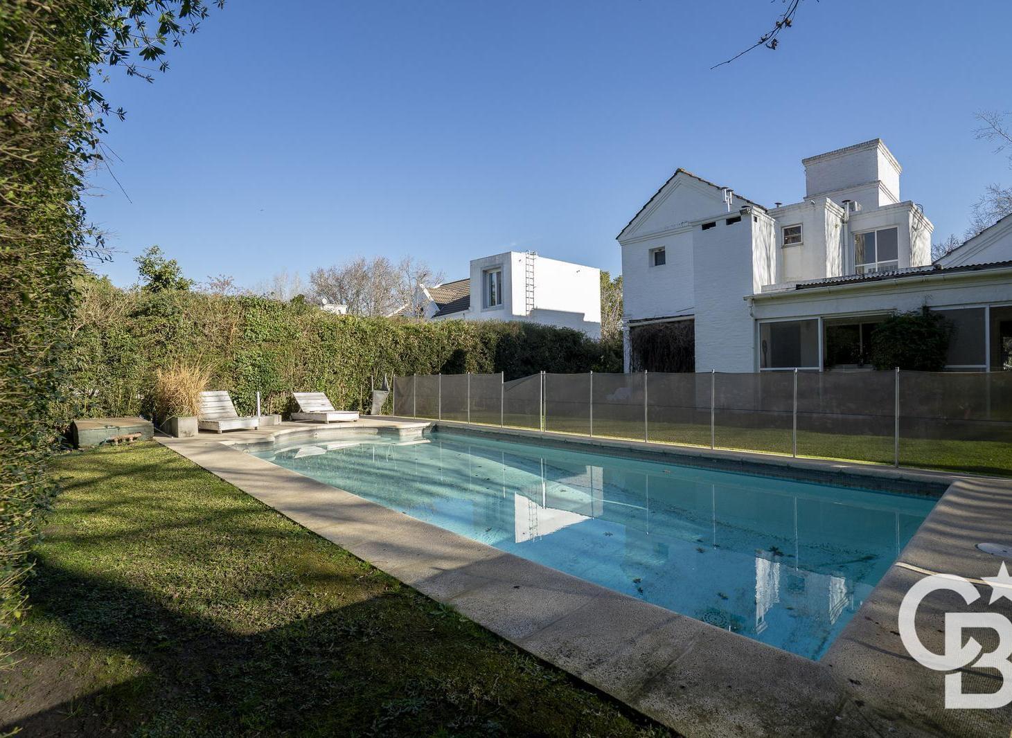 Foto de Casa en lote interno 4 dormitorios c/ pileta - Mayling CC., imagen 1