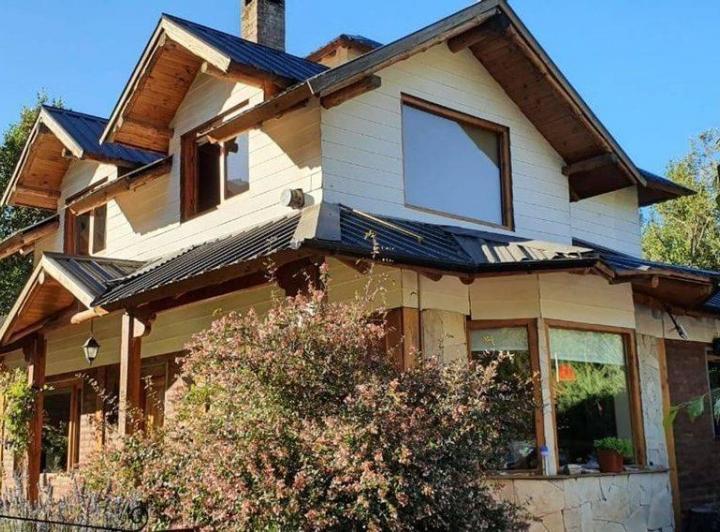 Casa con Pileta Climatizada en Paraje Lago Puelo 2