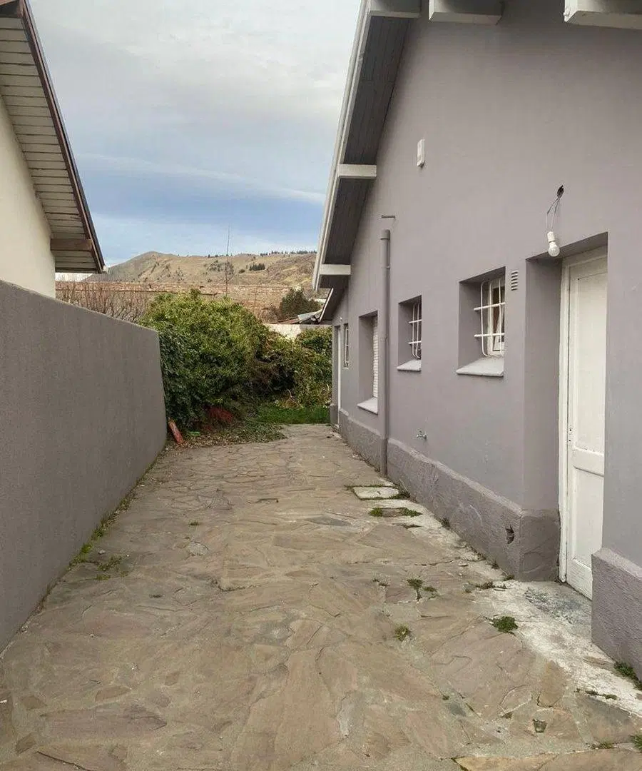 Casa en esquina -Centro de Esquel -Apta crédito 2