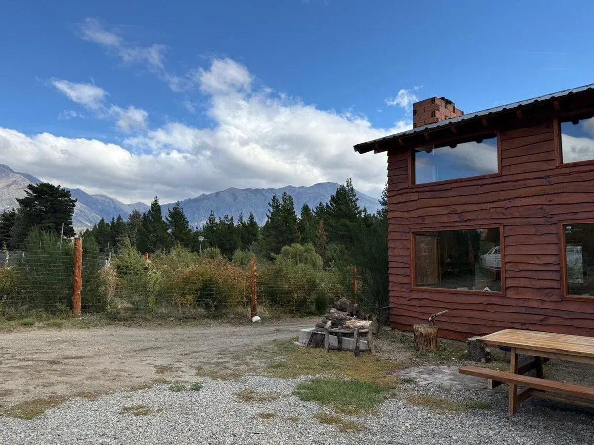 Hostería, confitería y restaurante en Epuyén 5