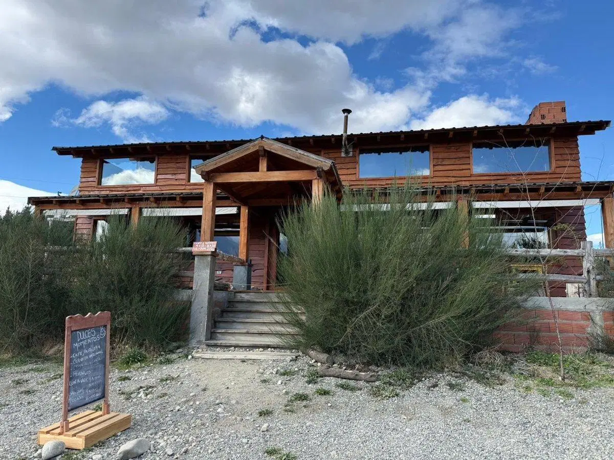 Hostería, confitería y restaurante en Epuyén 2
