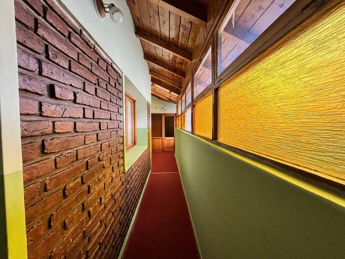 Hosteria en Esquel con 13 Habitaciones + Casa. 3
