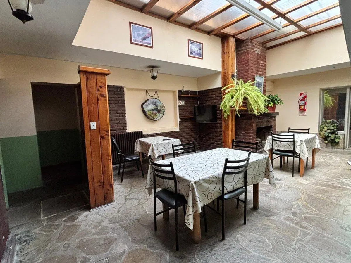 Hosteria en Esquel con 13 Habitaciones + Casa. 4