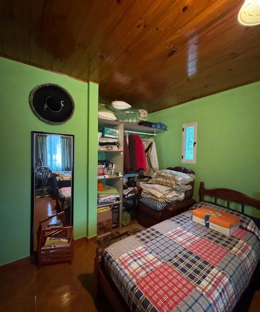 Excelente Casa en la localidad de El Hoyo 4