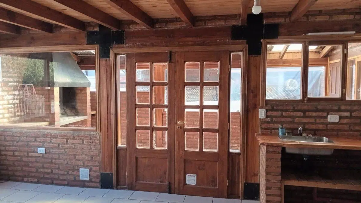 Casa en Esquel con Patio y Quincho. 2