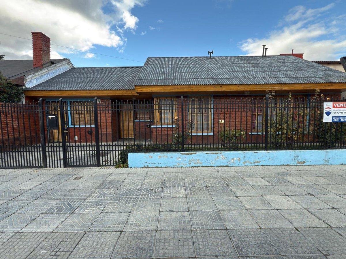 VENTA DE CASA EN ESQUEL CON PATIO - APTO CREDITO