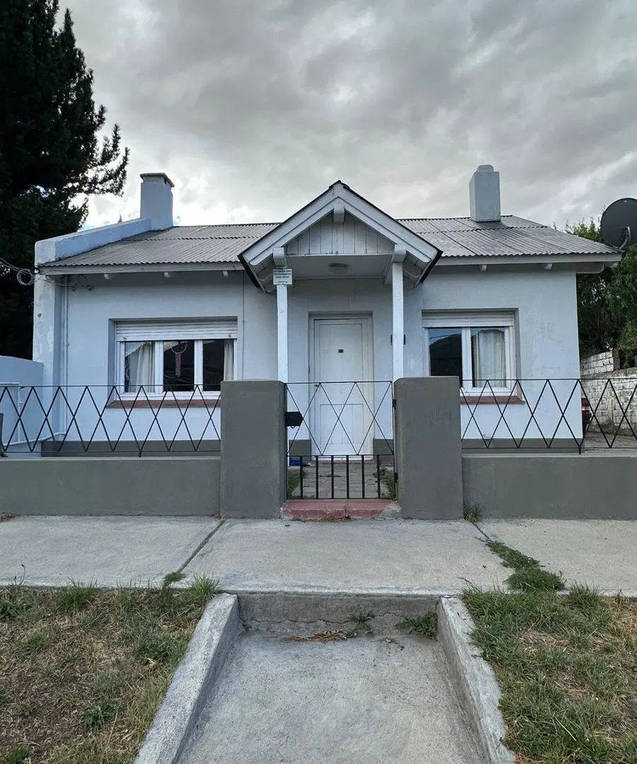 Casa 3 ambientes sobre Calle Don Bosco, Esquel 2
