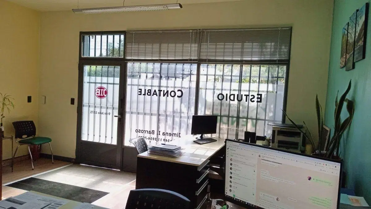 Departamento en Esquel + Local Comercial + Galpón. 4