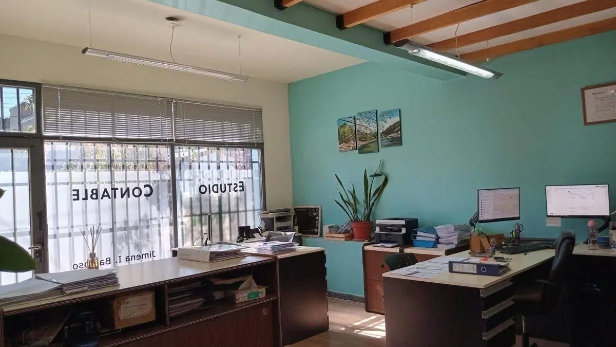 Departamento en Esquel + Local Comercial + Galpón. 5