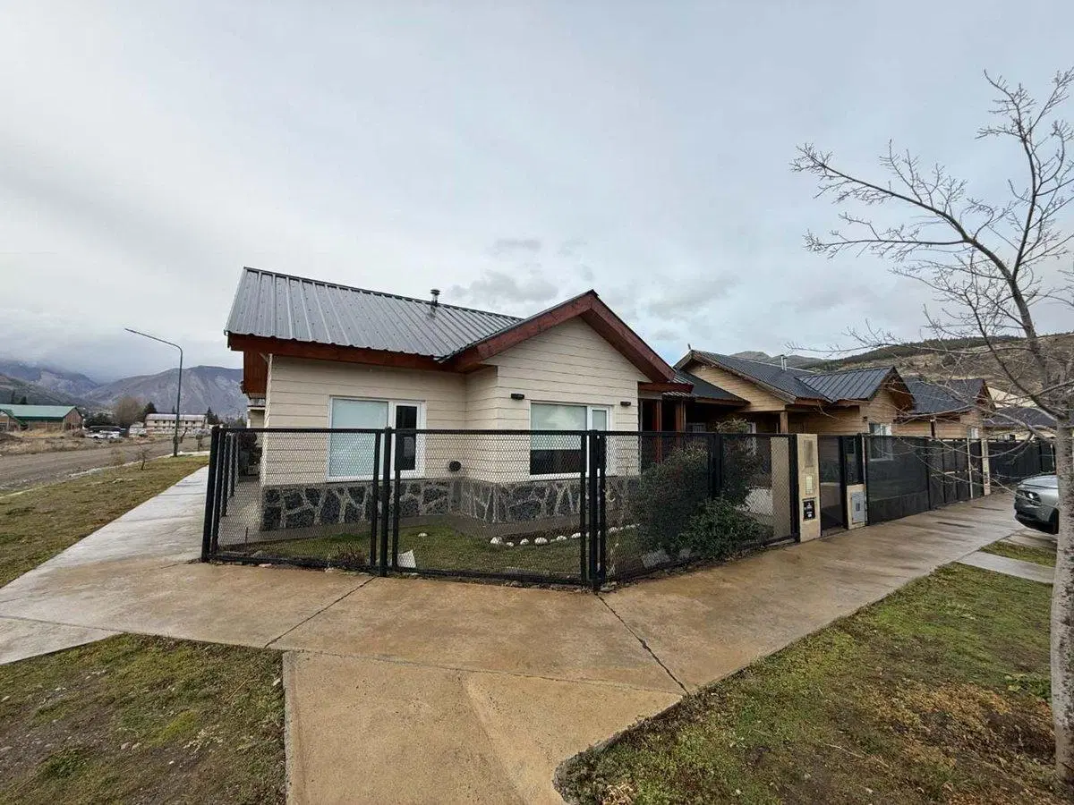 Casa con Quincho Barrio Pioneros 4