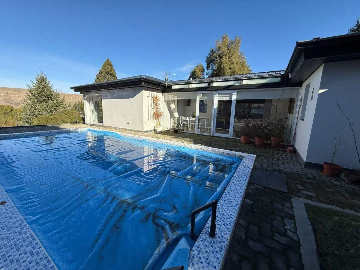 Casa en Esquel con Pileta Climatizada Y Parque 2