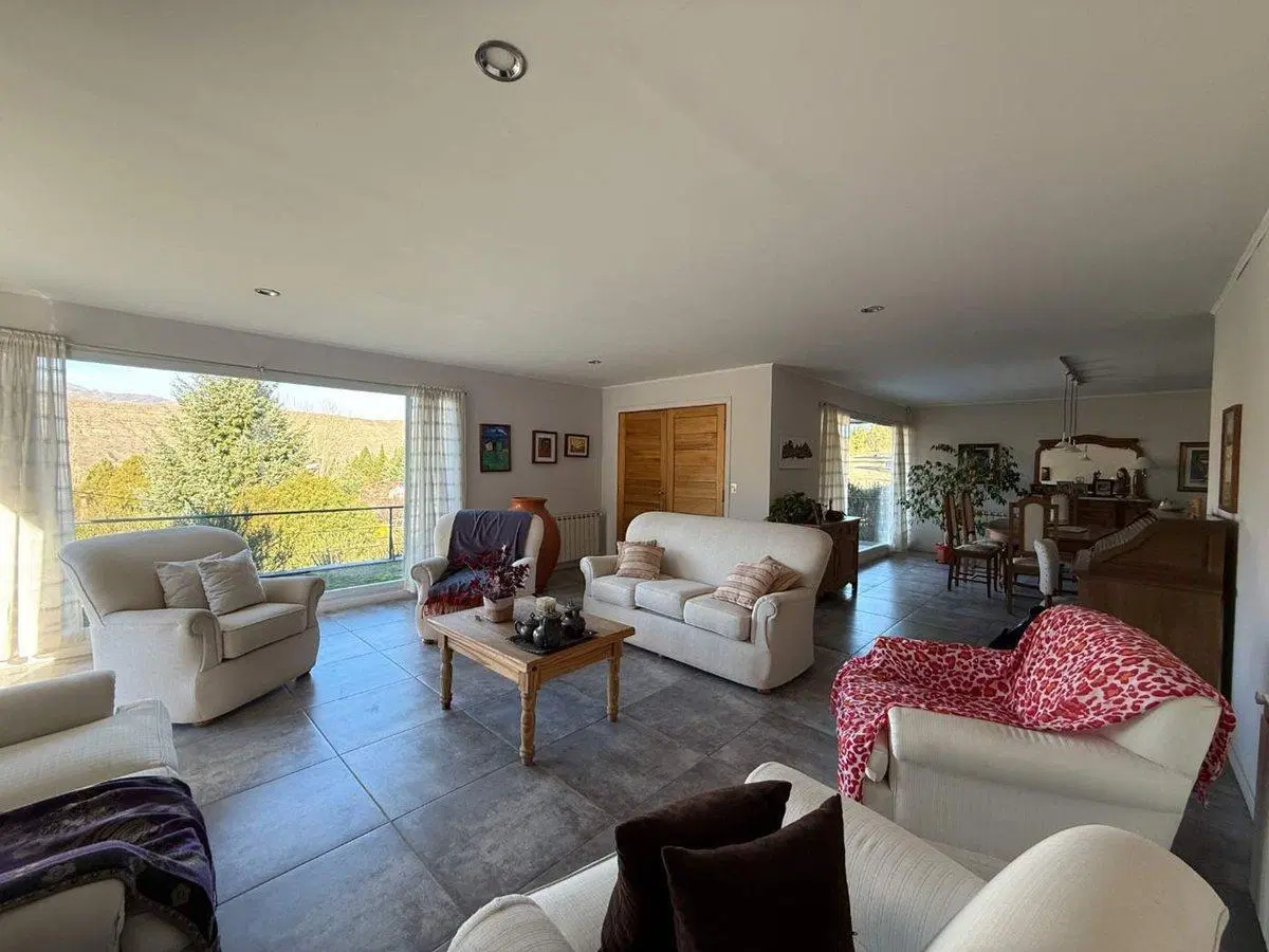 Casa en Esquel con Pileta Climatizada Y Parque 4