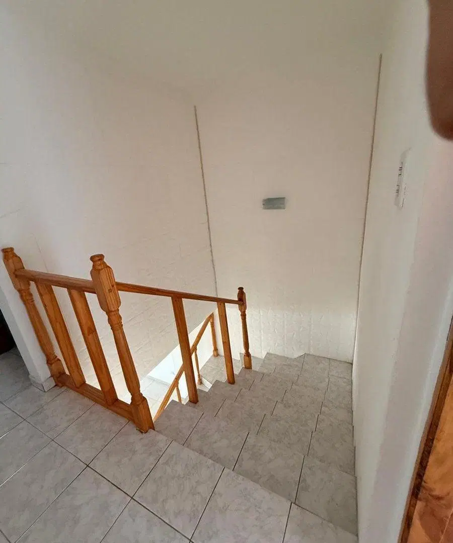 DEPARTAMENTO TIPO DUPLEX DE 3 AMBIENTES 4