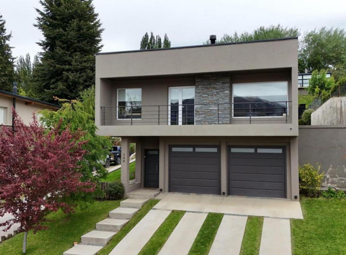 Foto de CASA EN VENTA EN ESQUEL 3 DORMITORIOS Y 2 GARAJE, imagen 2