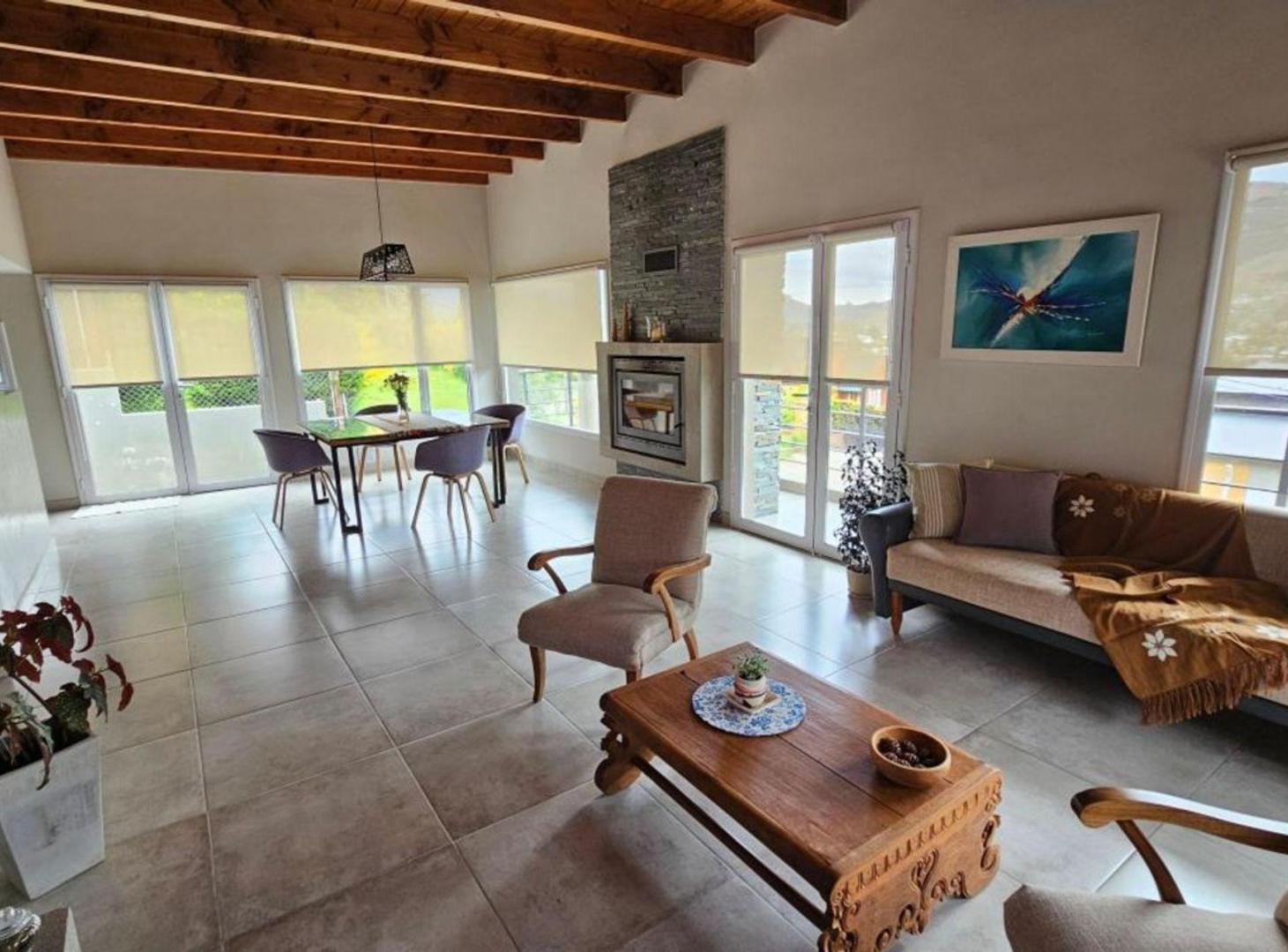 Foto de CASA EN VENTA EN ESQUEL 3 DORMITORIOS Y 2 GARAJE, imagen 4