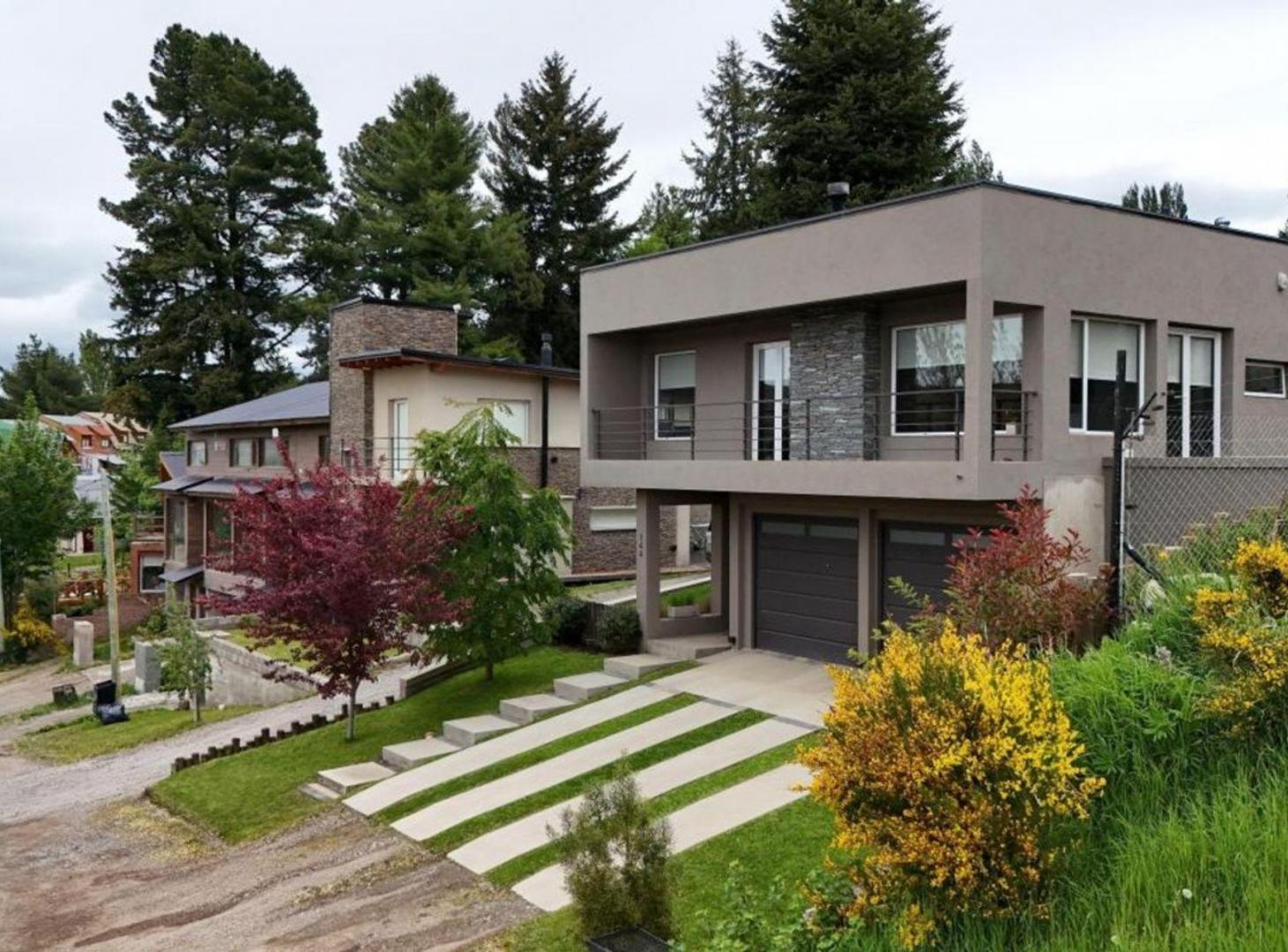 Foto de CASA EN VENTA EN ESQUEL 3 DORMITORIOS Y 2 GARAJE, imagen 1