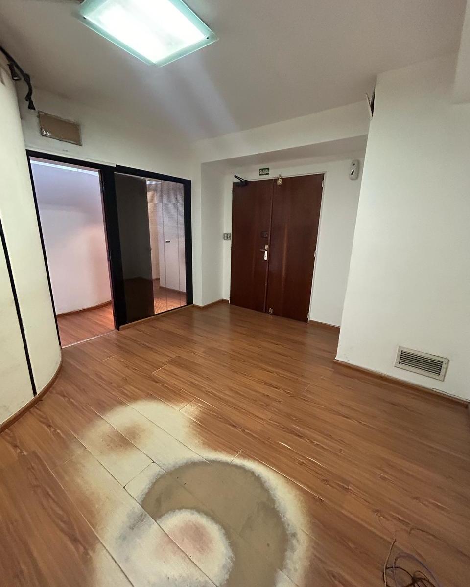 Amplia Oficina en Planta Libre 5
