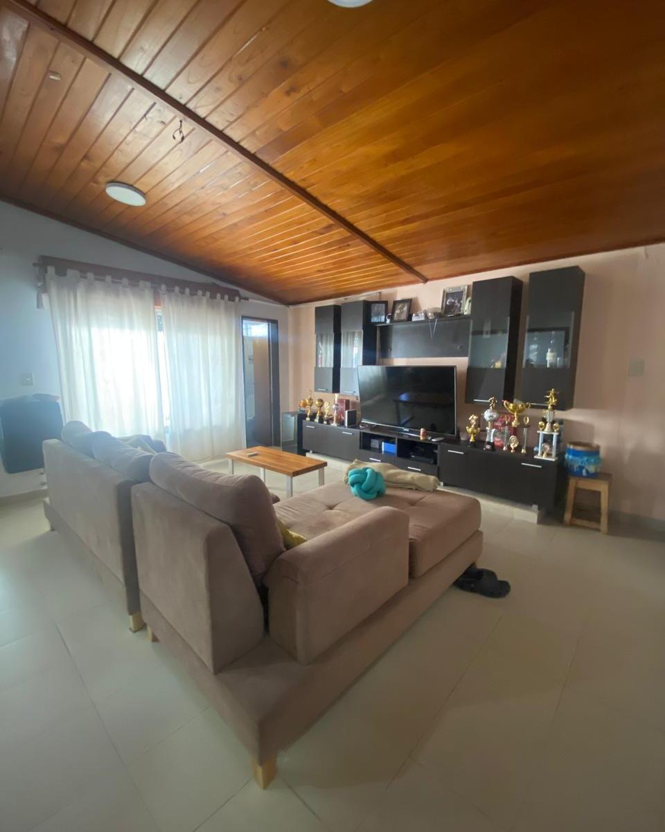 Oportunidad! Venta Casa 4 Ambientes, Excelente Ubicacion en Quilmes Oeste 4